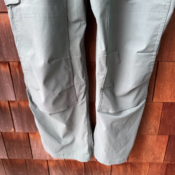 Duluth Trading Sage Green Heirloom Gardening Overalls in Women's XXL - Picture 10 of 15